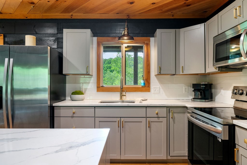 415833 Mineral Bluff Residential