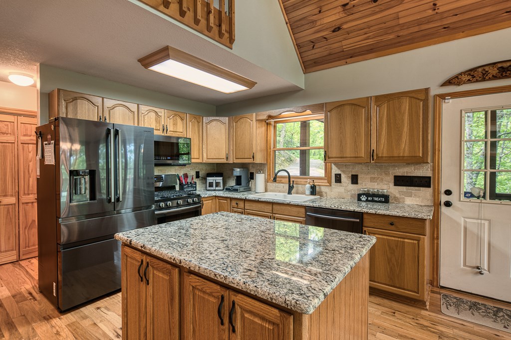 415839 Murphy Residential