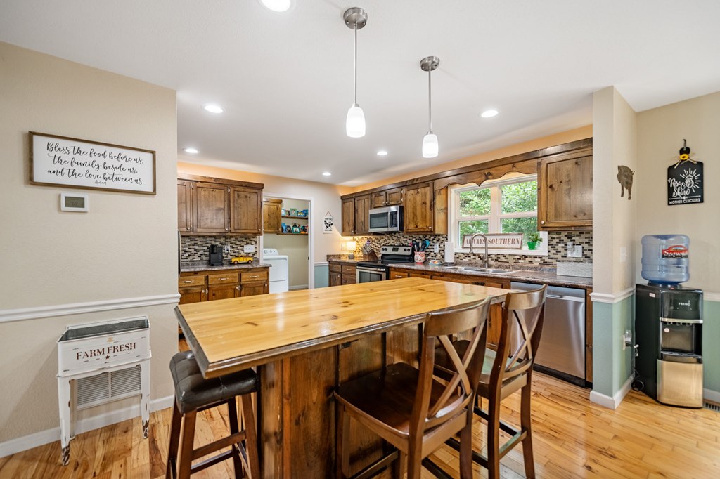415841 Mineral Bluff Residential