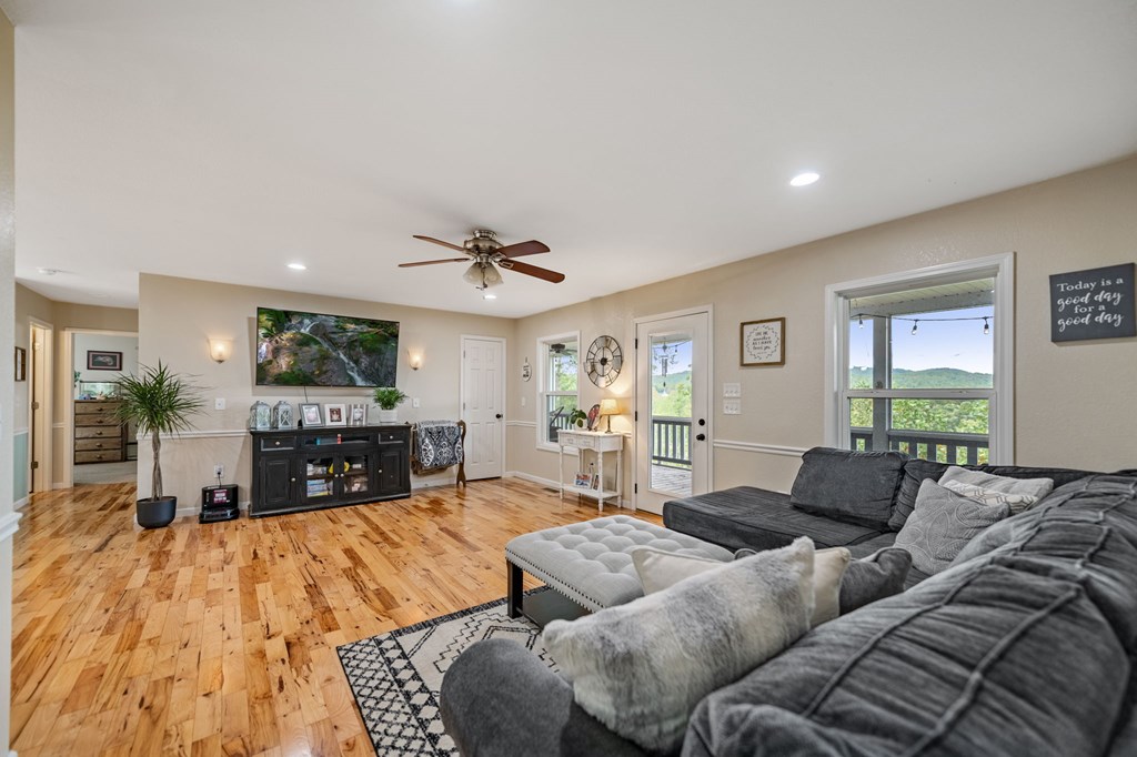415841 Mineral Bluff Residential