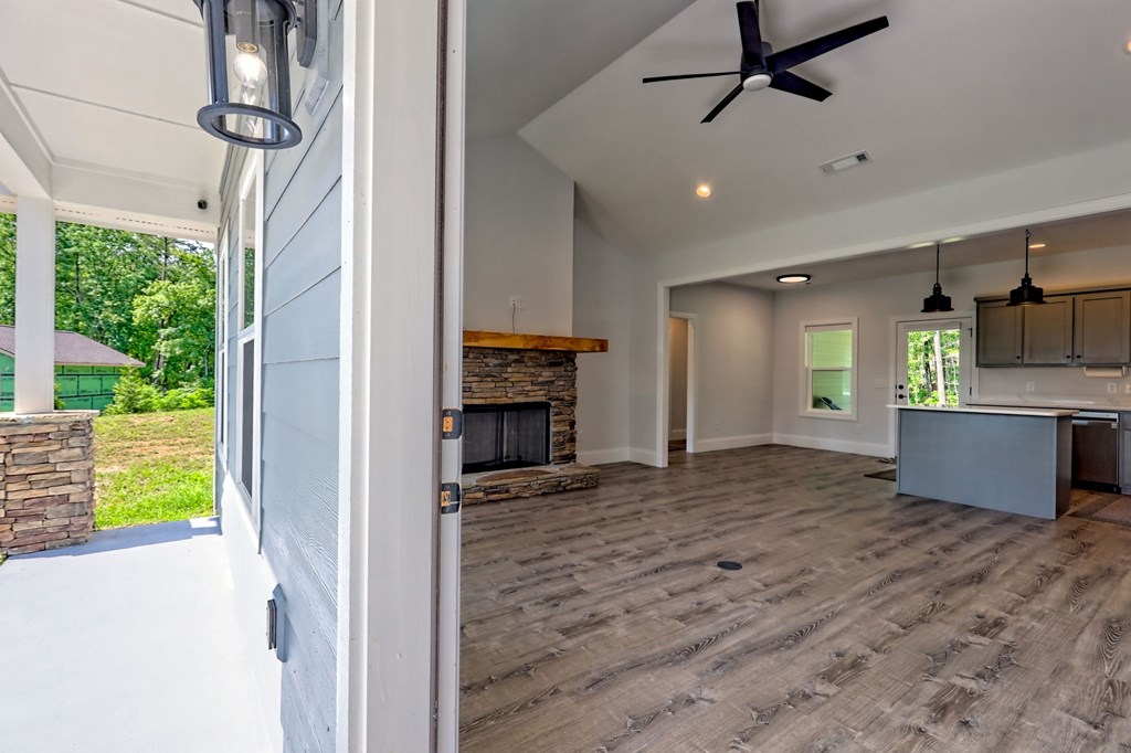 415888 Young Harris Residential