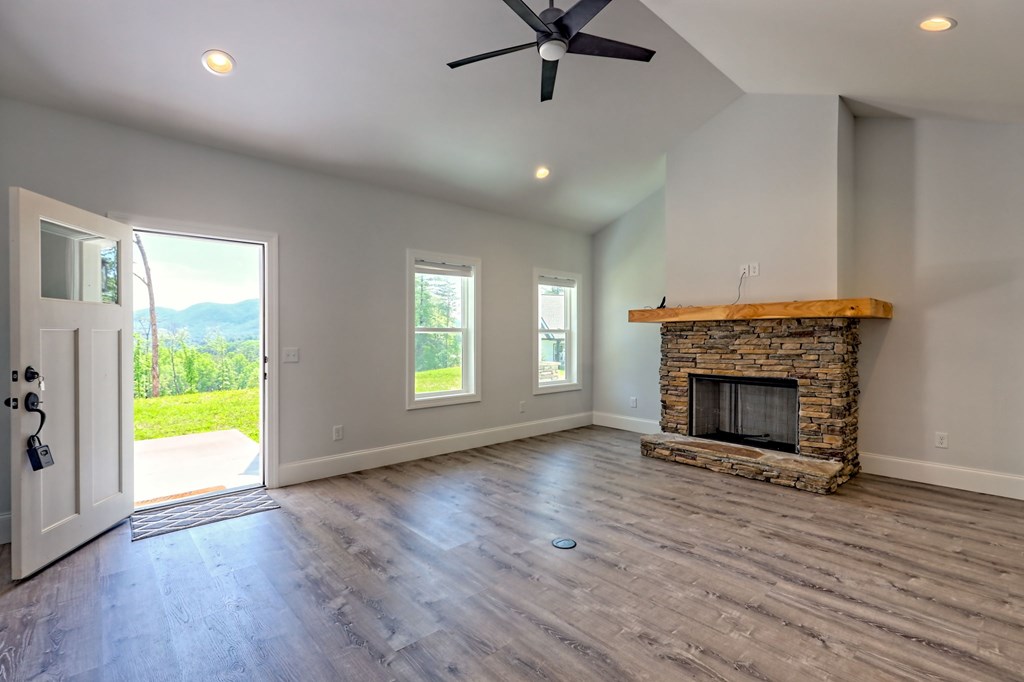 415888 Young Harris Residential