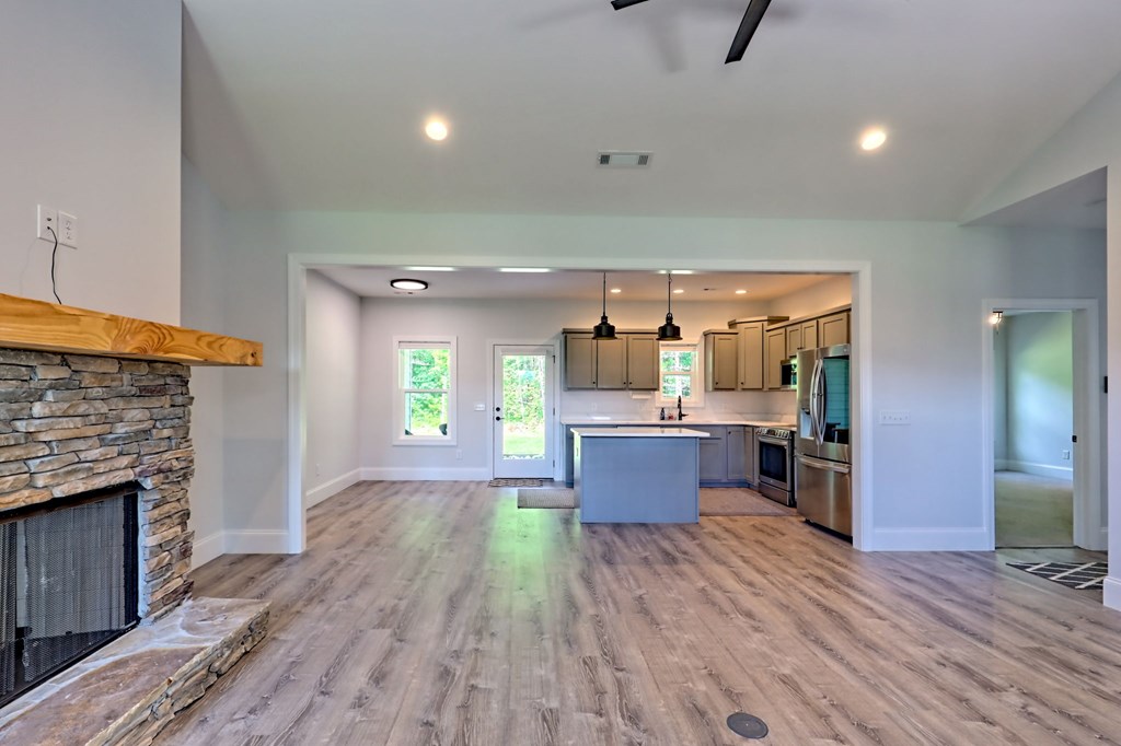 415888 Young Harris Residential