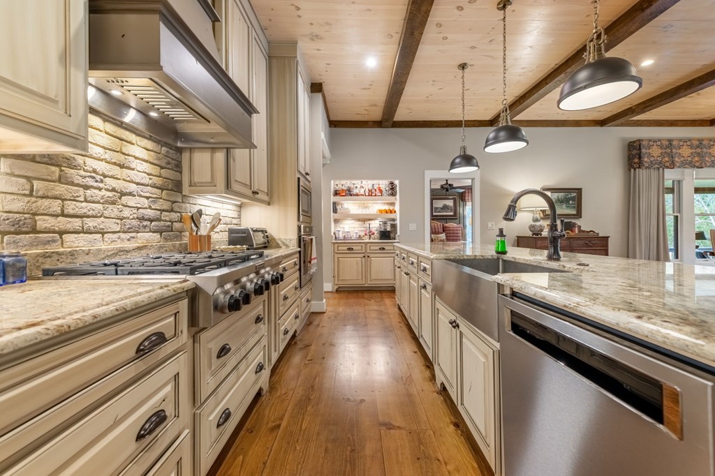 415935 Mineral Bluff Residential
