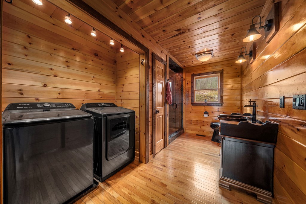 415958 Blue Ridge Residential
