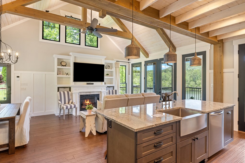 416038 Hayesville Residential