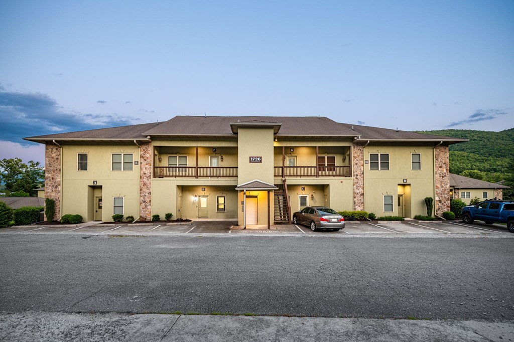 416068 Young Harris Residential