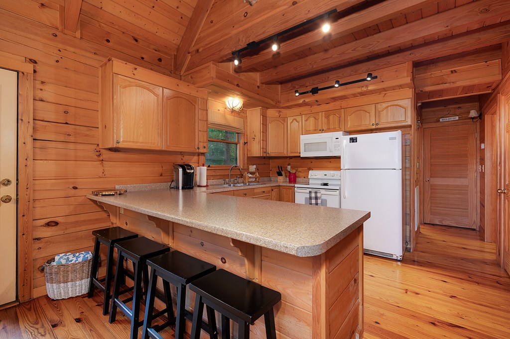 416109 Chatsworth Residential