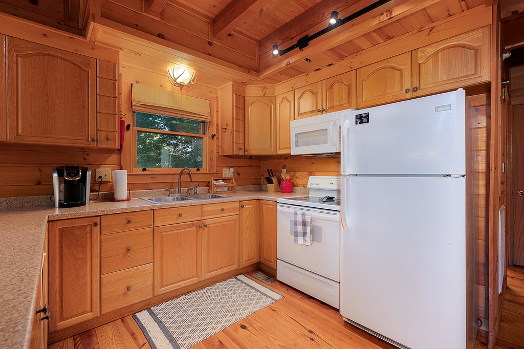 416109 Chatsworth Residential