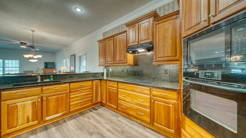 416119 Young Harris Condominium