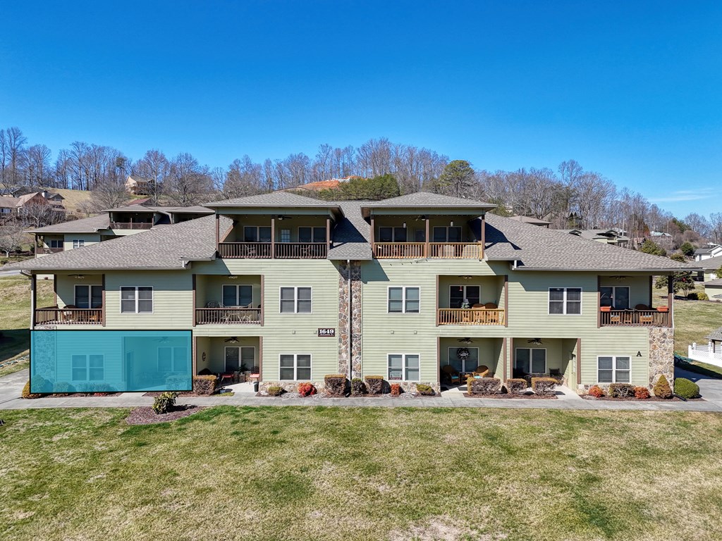 416129 Young Harris Condominium