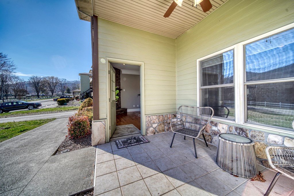 416129 Young Harris Condominium