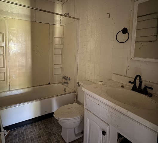 416181 Chatsworth Residential