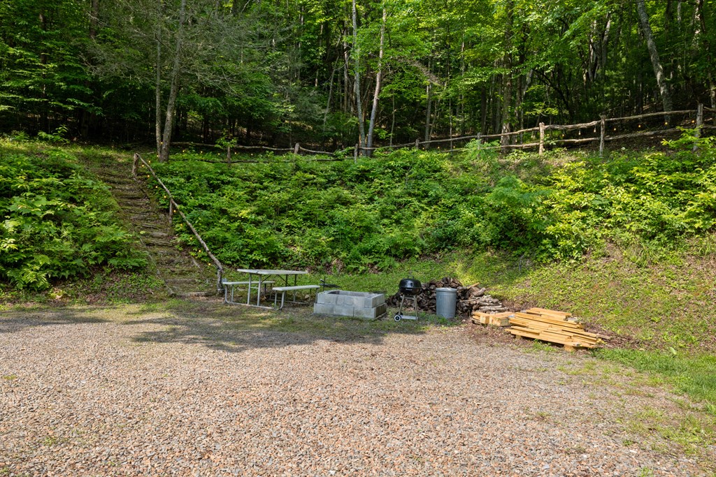 416228 Hayesville Residential