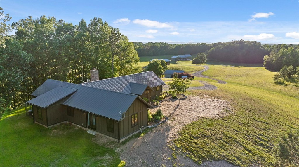 416313 Chatsworth Residential