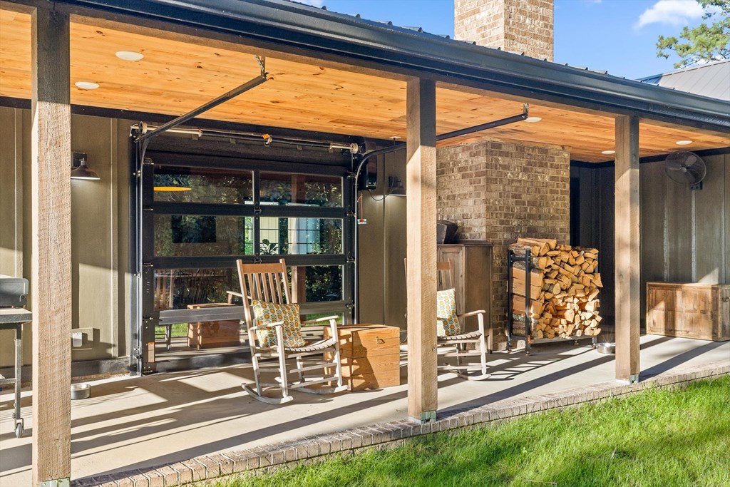 416313 Chatsworth Residential