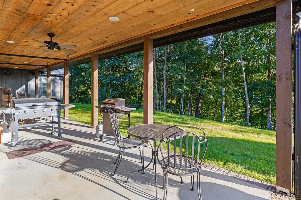 416313 Chatsworth Residential