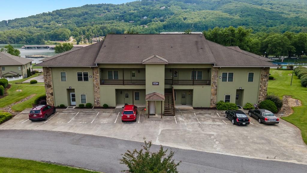 416334 Young Harris Condominium