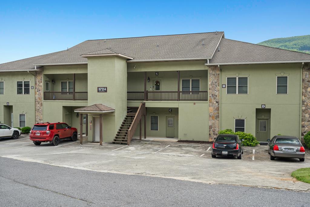 416334 Young Harris Condominium