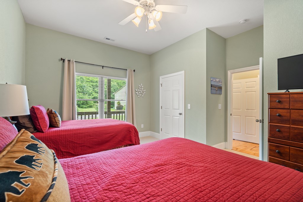 416334 Young Harris Condominium