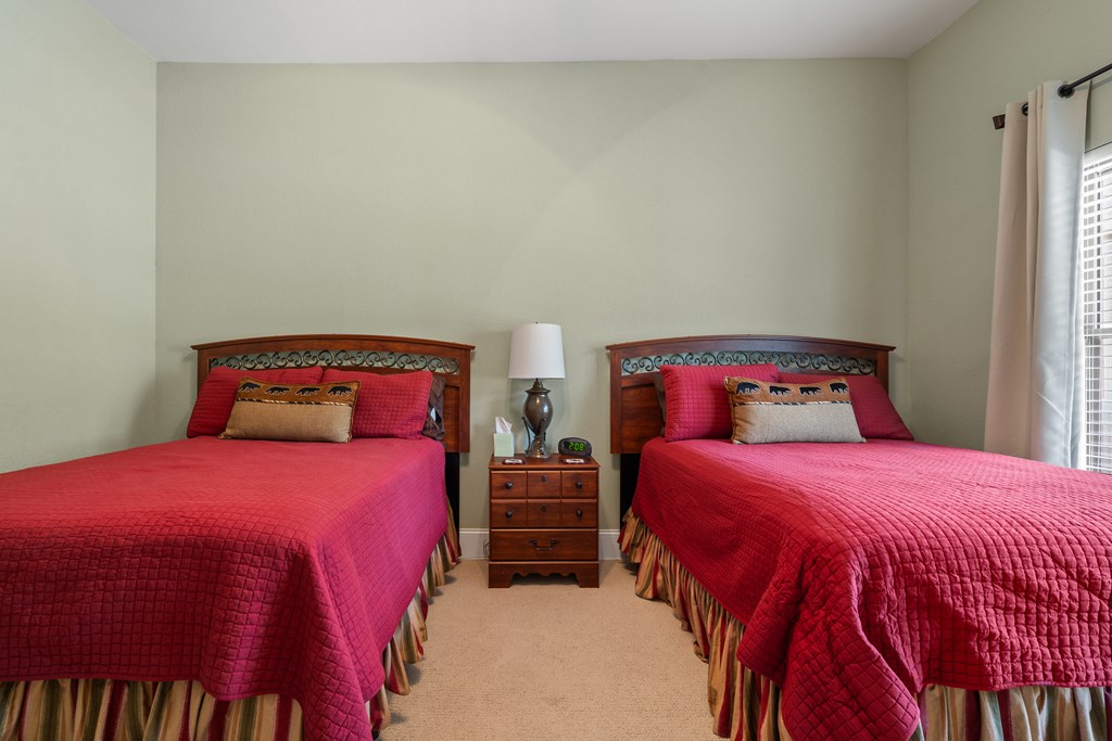 416334 Young Harris Condominium