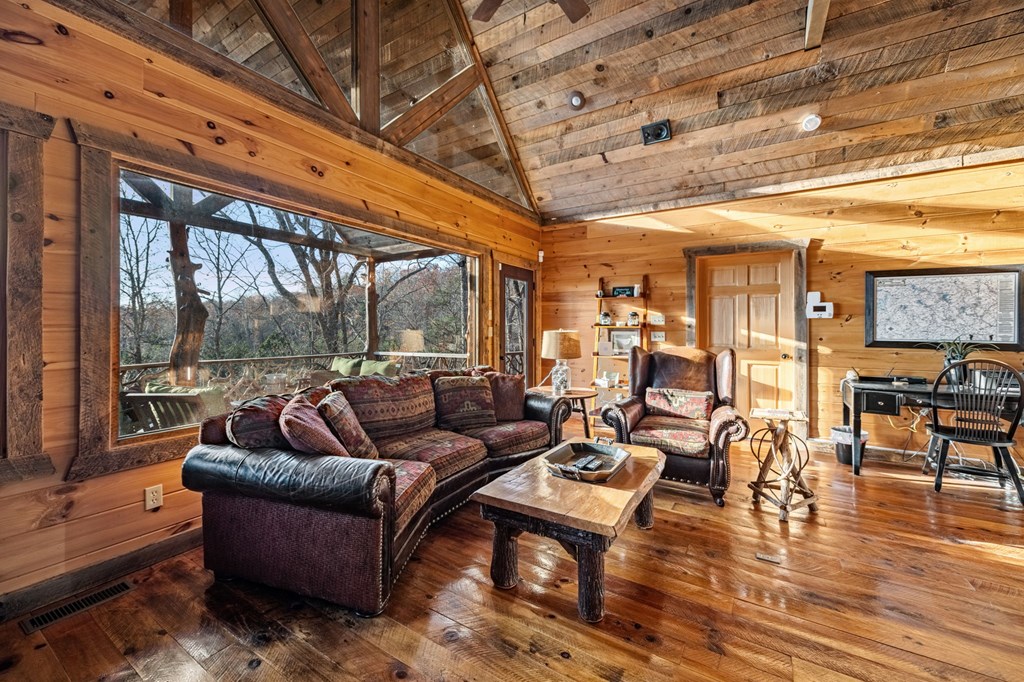 416413 Mineral Bluff Residential