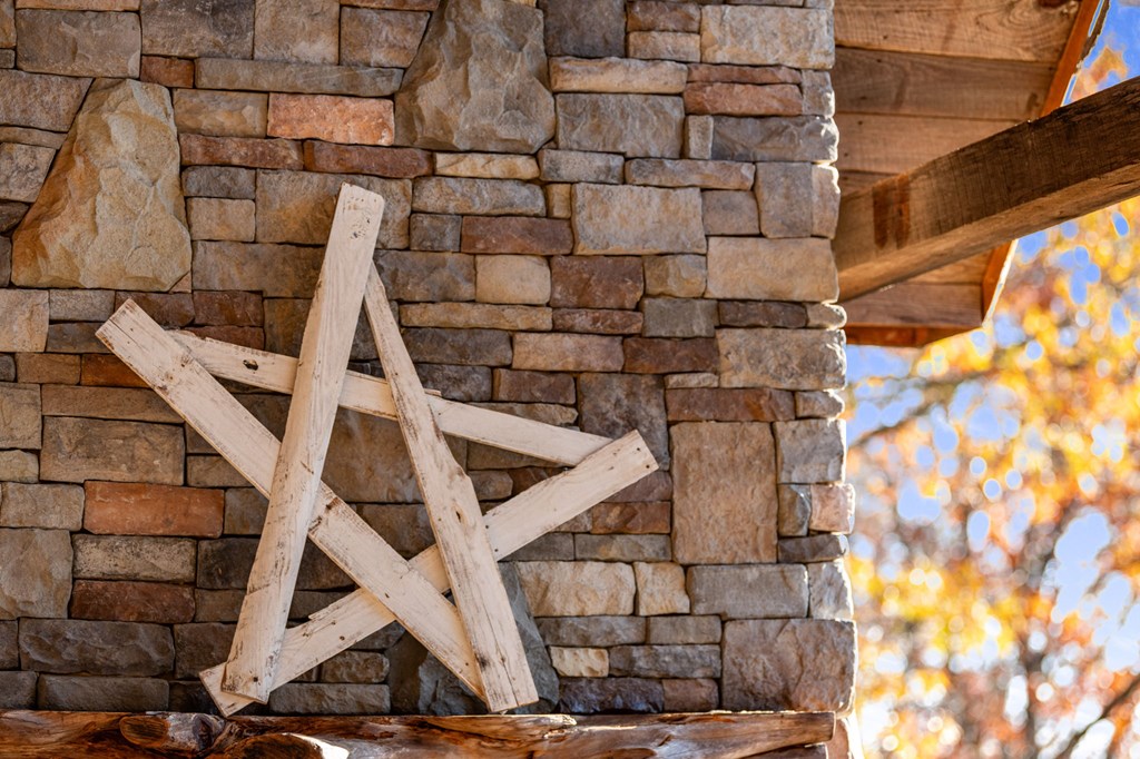 416413 Mineral Bluff Residential