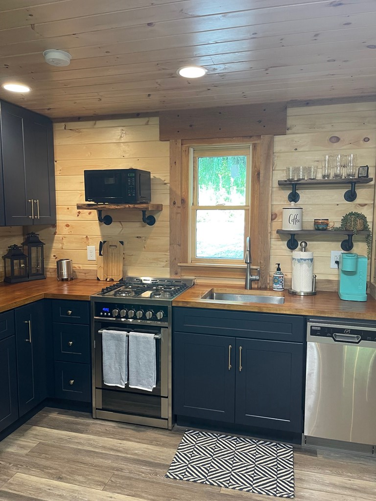 416475 Mineral Bluff Residential