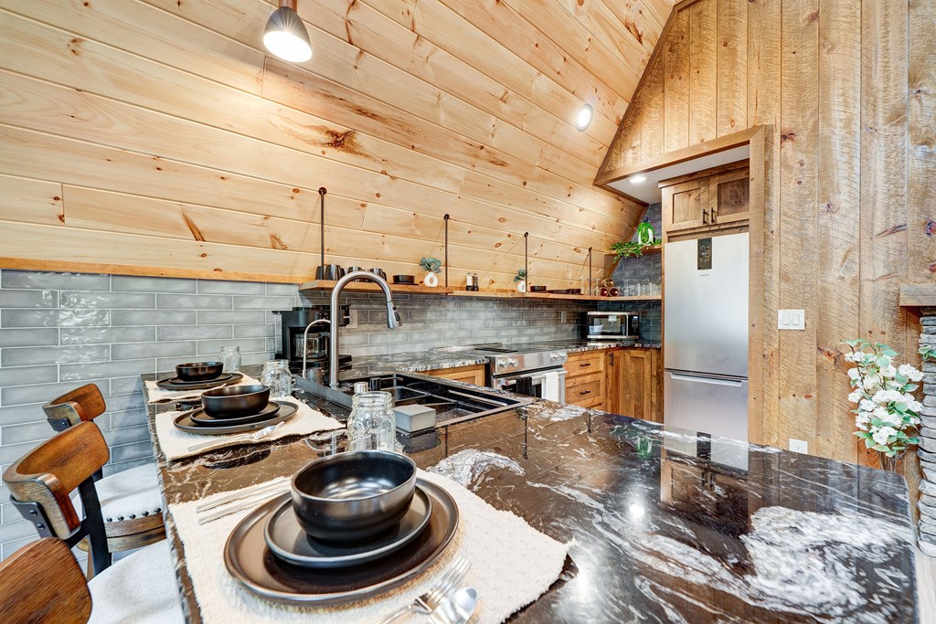 416500 Morganton Residential