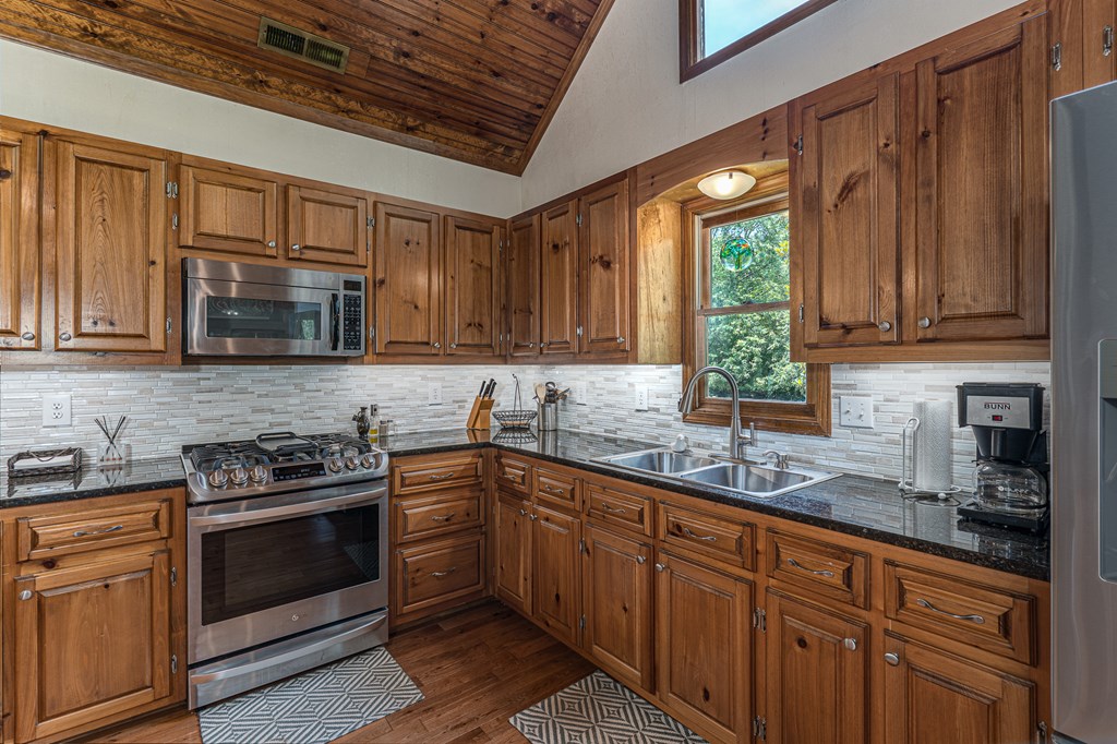 416503 Murphy Residential