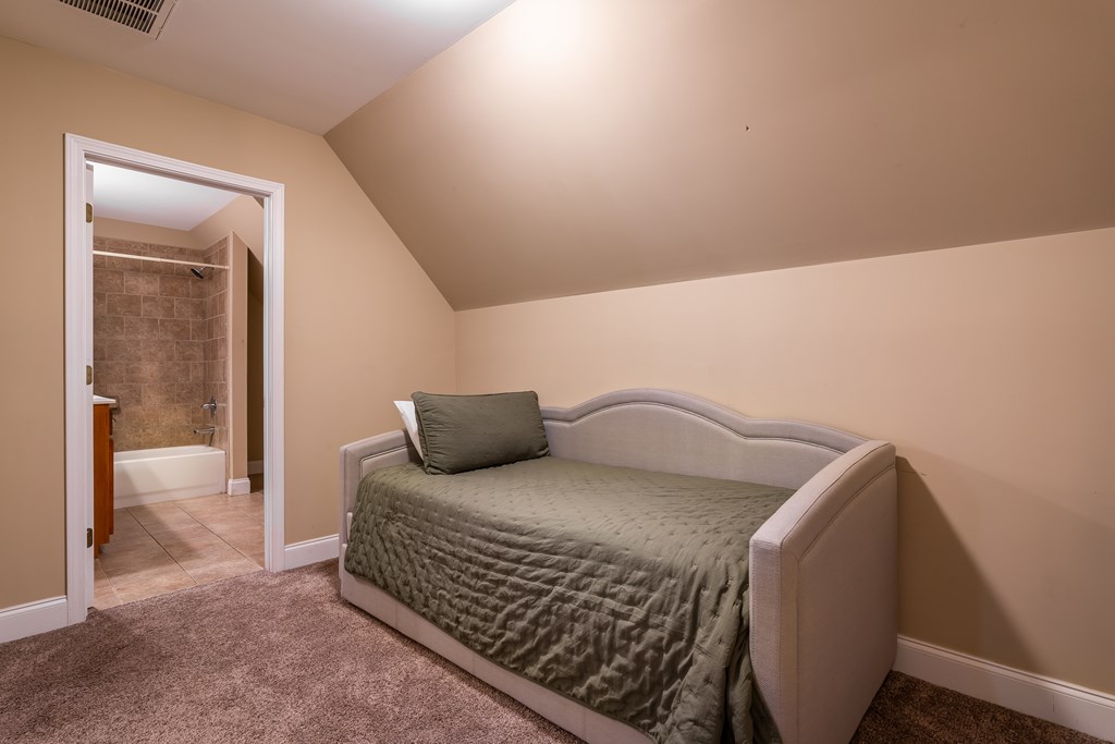 416537 Young Harris Residential