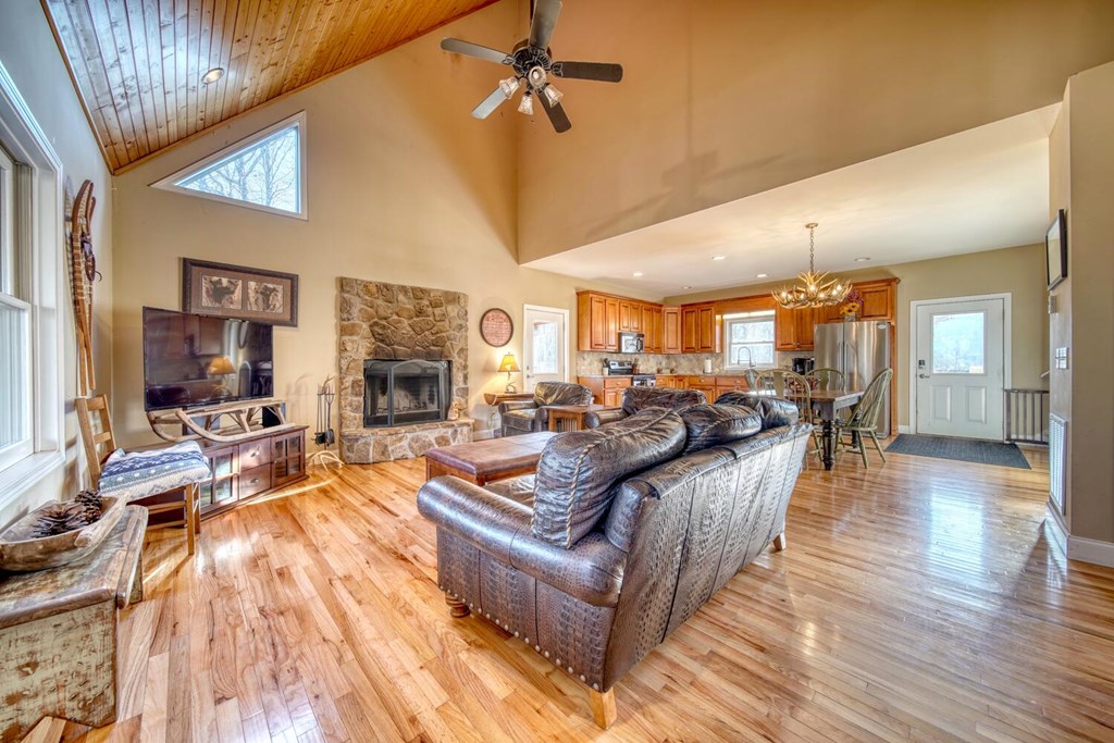 416537 Young Harris Residential