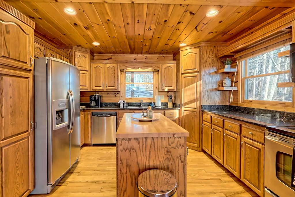 416552 Mineral Bluff Residential