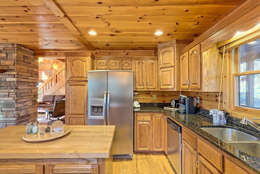 416552 Mineral Bluff Residential