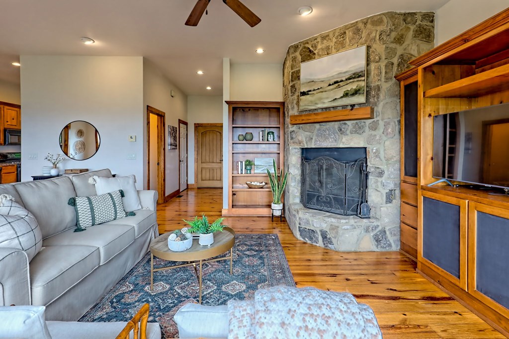 416583 Tallulah Falls Residential
