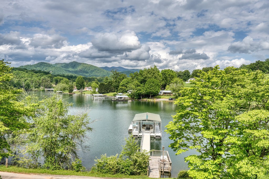 416597 Hayesville Residential