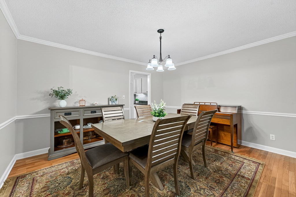 416642 Chatsworth Residential