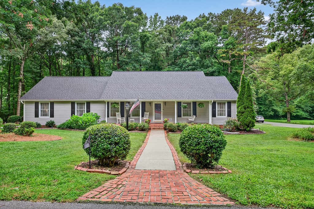 416642 Chatsworth Residential