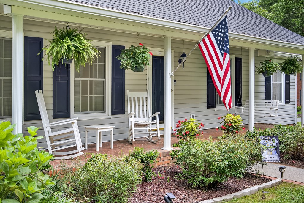 416642 Chatsworth Residential