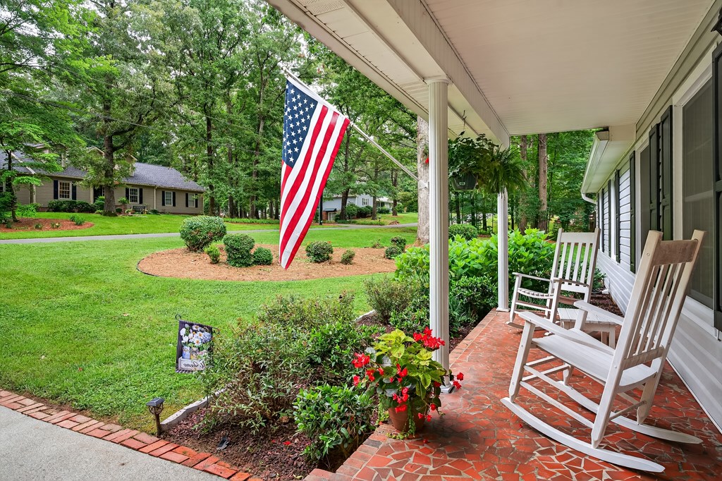 416642 Chatsworth Residential