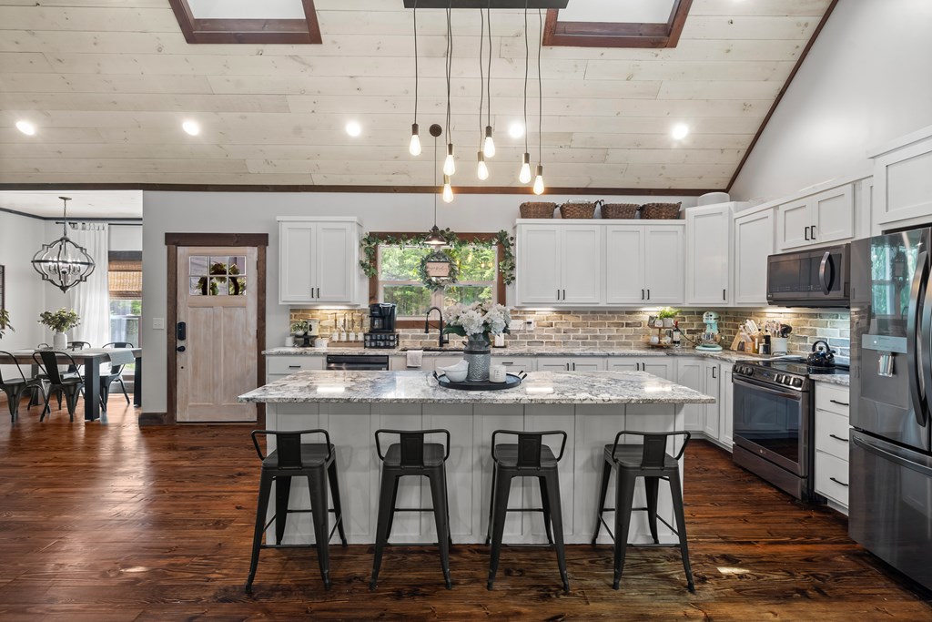 416648 Mineral Bluff Residential