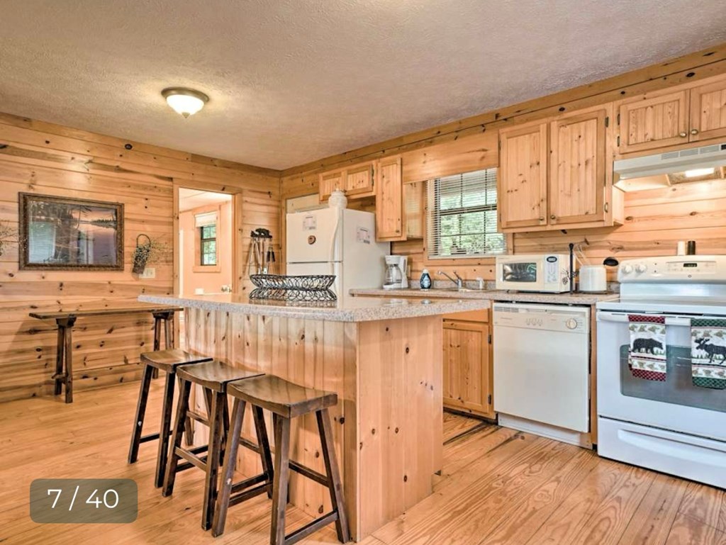 416672 Young Harris Residential