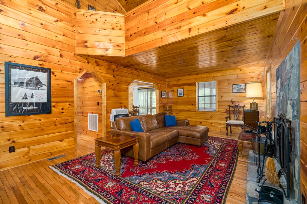 416807 Chatsworth Residential