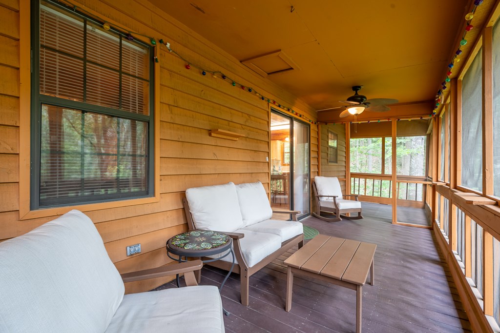 416807 Chatsworth Residential
