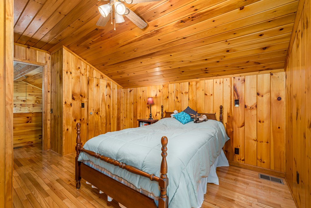 416807 Chatsworth Residential