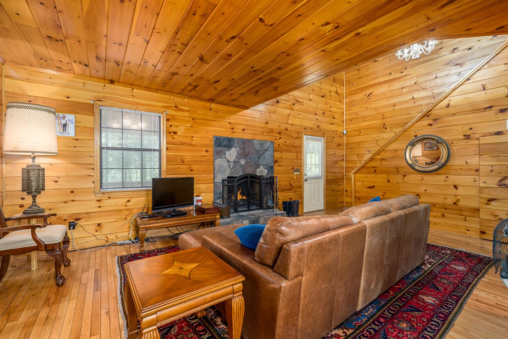 416807 Chatsworth Residential