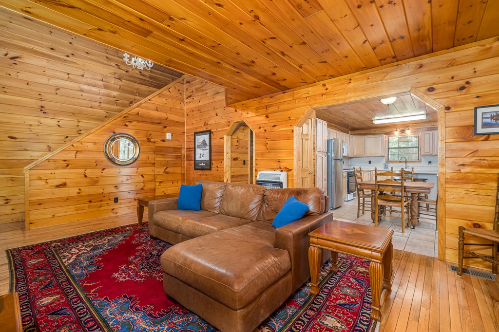 416807 Chatsworth Residential
