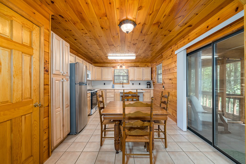 416807 Chatsworth Residential