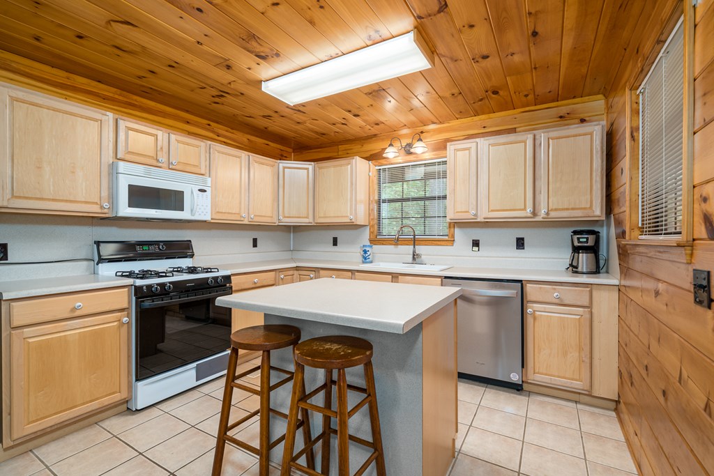 416807 Chatsworth Residential