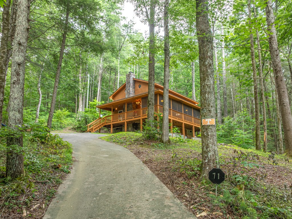 416807 Chatsworth Residential